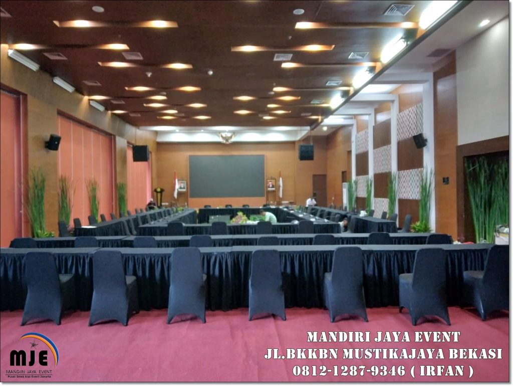 Rental Meja Meeting Dengan Cover Hitam Skirting Jakarta Timur 
