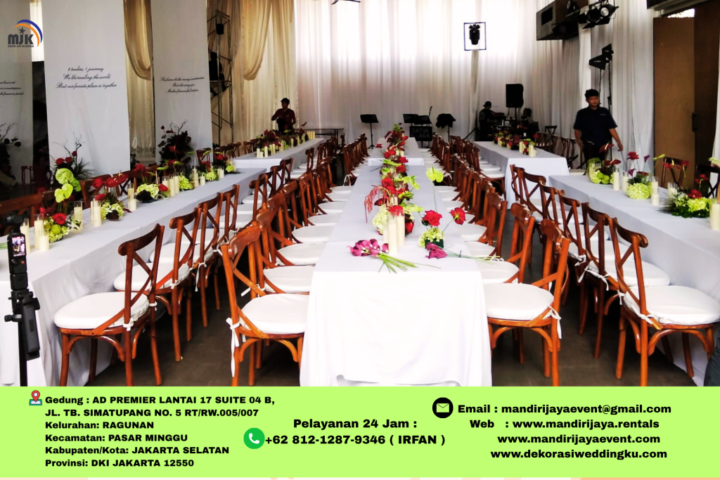 Sewa Kursi Crossback Kayu Jati Bantalan Putih,Meja Premium Jakarta