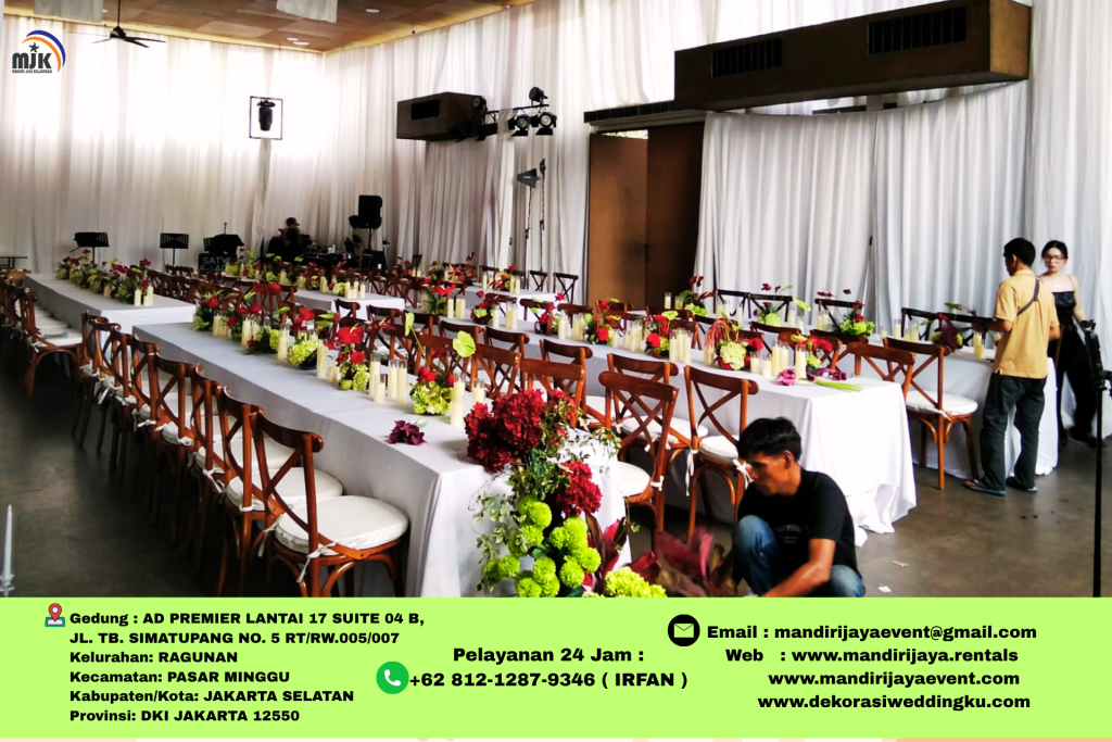 Sewa Kursi Crossback Kayu Jati Bantalan Putih,Meja Premium Jakarta